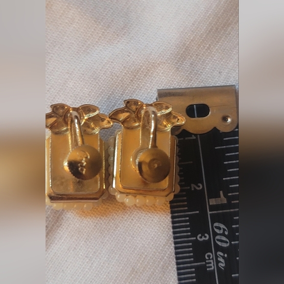 Coro Signed Set Emerald Cut Purple Amethyst Rhinestones Pearls Screw Back Earrin - Picture 6 of 7